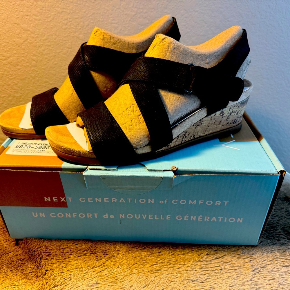 Life stride women’s wedge